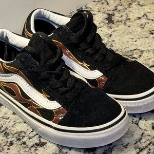 Vans Kids' Sk8-Hi Fire metallic flame
Size 1
